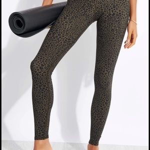 Alo - leopard print vapor leggings - BRAND NEW size Small